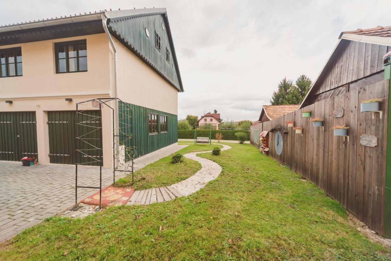 Hostel Gabronka Bistrica ob Sotli Exterior photo